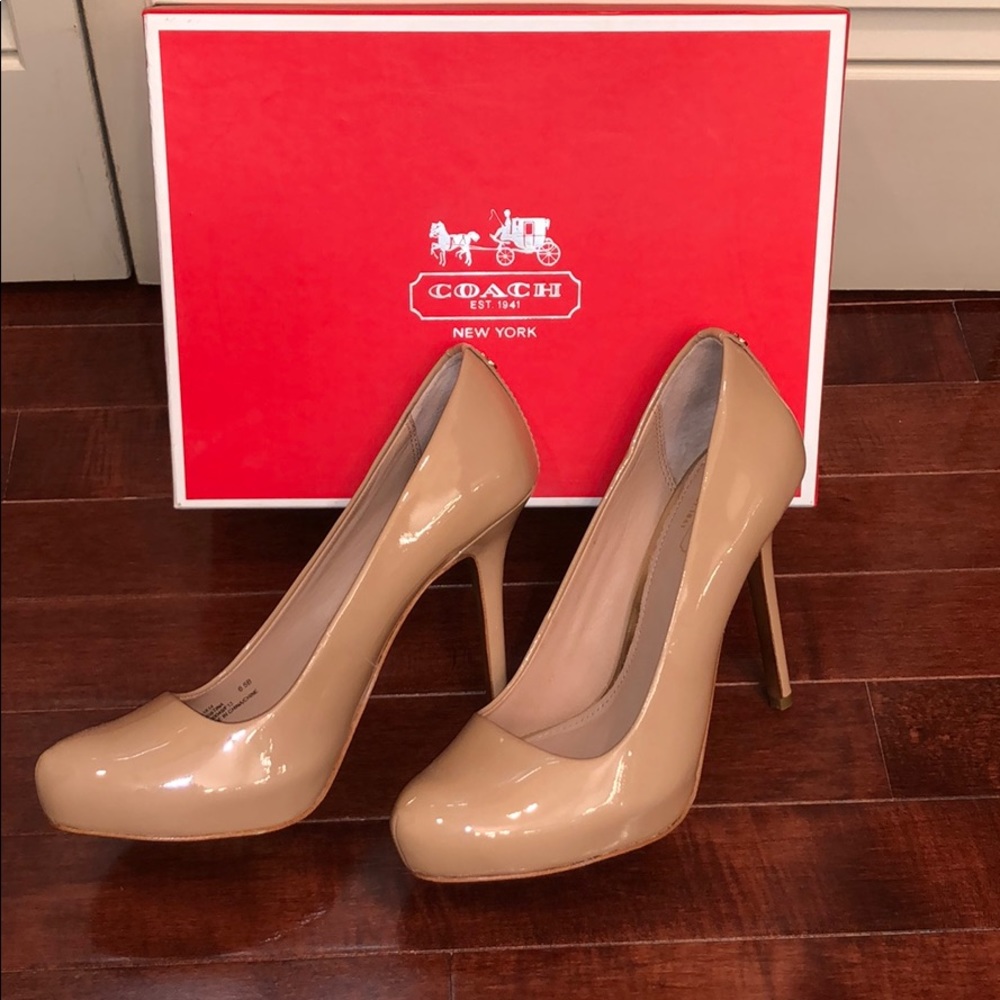 Coach Kristina patent leather beige pumps
